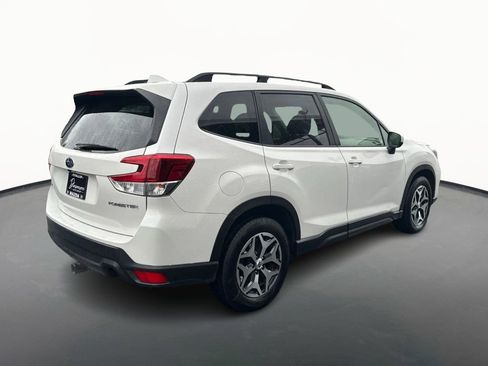 Used 2020 Subaru Forester Premium AWD/4WD image 3