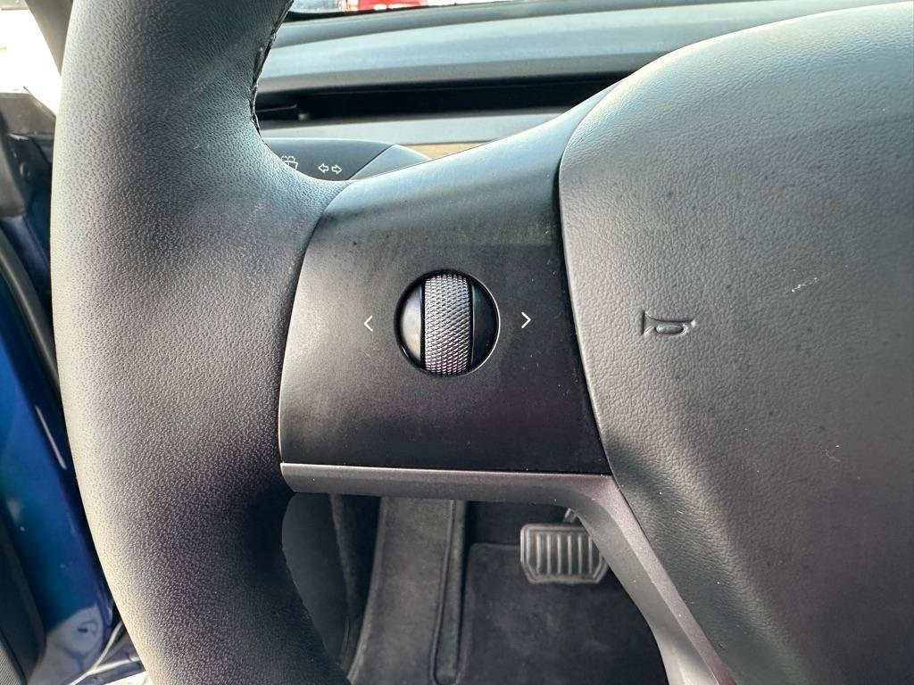 Used 2024 Tesla Model Y 2WD image 16