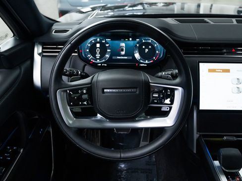 Used 2025 Land Rover Range Rover Long Wheelbase SE image 12