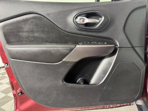 Used 2019 Jeep Cherokee Latitude w/ Popular Appearance Group FWD image 35