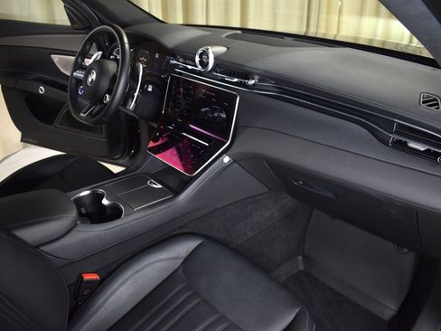 Certified 2024 Maserati Grecale GT image 25