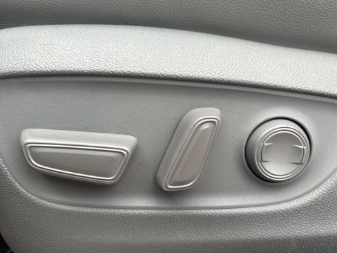 Used 2021 Toyota Highlander Limited AWD/4WD image 9