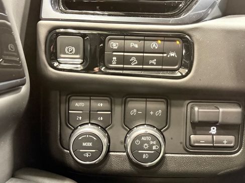 Used 2025 GMC Yukon AT4 Ultimate AWD/4WD image 27