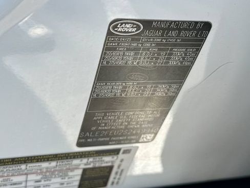 Used 2025 Land Rover Defender 130 X-Dynamic SE AWD/4WD image 27