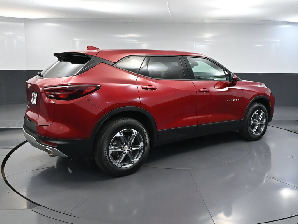 Used 2025 Chevrolet Blazer LT AWD/4WD image 4