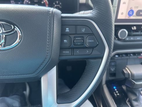 Used 2025 Toyota Tundra Limited image 34