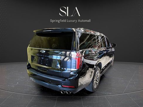 Used 2025 Chevrolet Suburban Z71 image 4