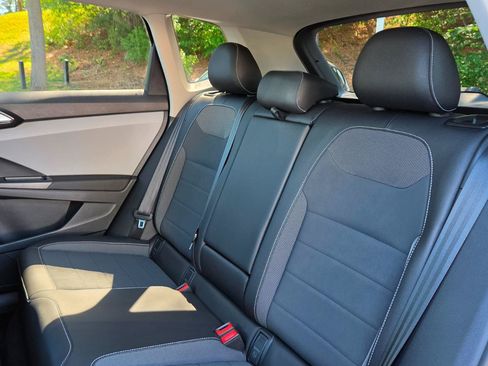 Certified 2023 Volkswagen Taos SE w/ Panoramic Sunroof Package AWD/4WD image 47