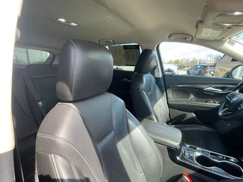 Used 2023 Buick Envision Essence image 28