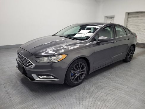 Used 2018 Ford Fusion SE w/ Equipment Group 201A image 2