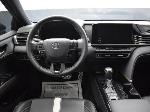 Used 2025 Toyota Camry SE FWD image 14