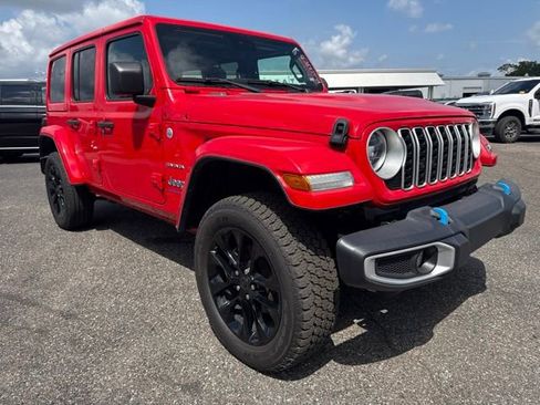 Used 2024 Jeep Wrangler Unlimited Sahara AWD/4WD image 4
