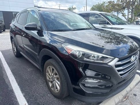 Used 2017 Hyundai Tucson SE AWD/4WD image 3