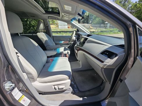 Used 2013 Toyota Sienna XLE AWD/4WD image 47