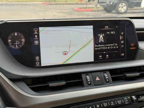 Used 2020 Lexus ES 300h w/ Premium Package image 26