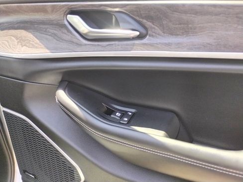 Used 2022 Jeep Grand Cherokee Limited image 17