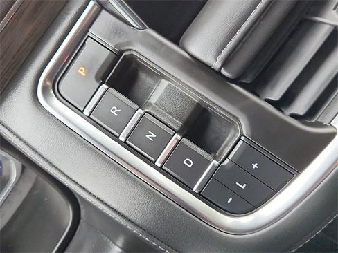 Used 2022 Chevrolet Suburban Z71 image 16