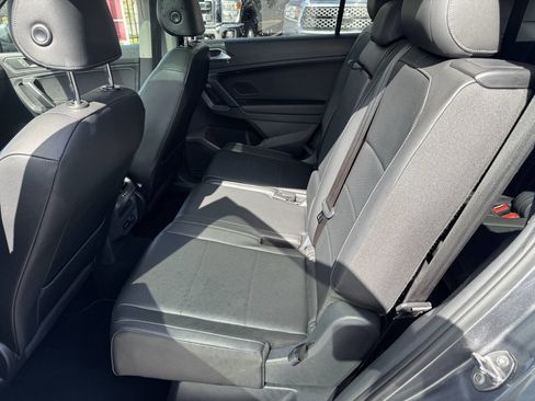 Used 2019 Volkswagen Tiguan SE w/ Panoramic Sunroof Package image 10