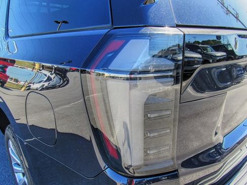 New 2026 Chevrolet Suburban Premier image 6