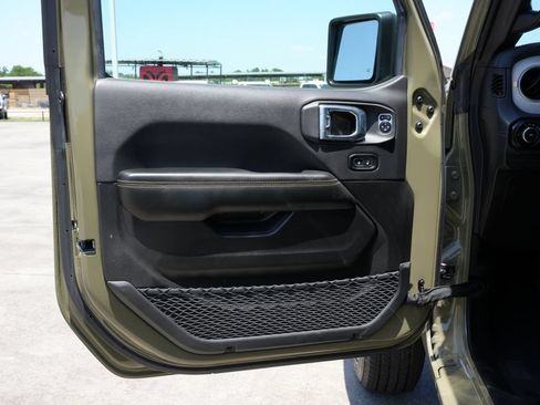Used 2026 Jeep Wrangler Unlimited Sahara AWD/4WD image 16