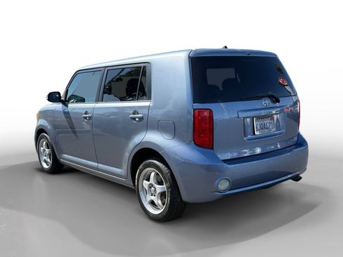Used 2010 Scion xB FWD image 3