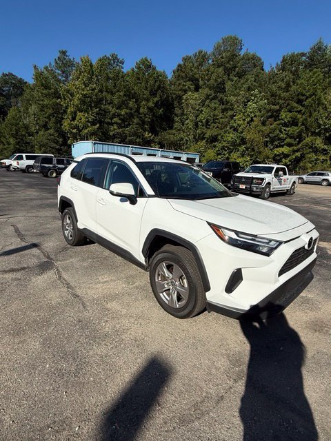 Used 2025 Toyota RAV4 XLE FWD image 4
