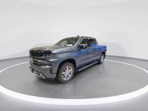 Used 2019 Chevrolet Silverado 1500 High Country w/ Technology Package AWD/4WD image 4
