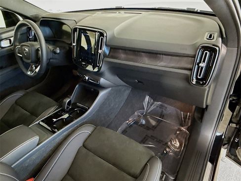 Certified 2023 Volvo C40 P8 Recharge Plus image 30