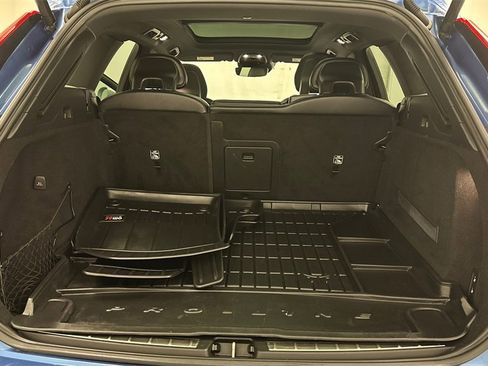 Used 2018 Volvo XC60 T6 R-Design w/ Convenience Package image 12