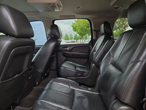 Used 2014 Chevrolet Suburban LT image 11