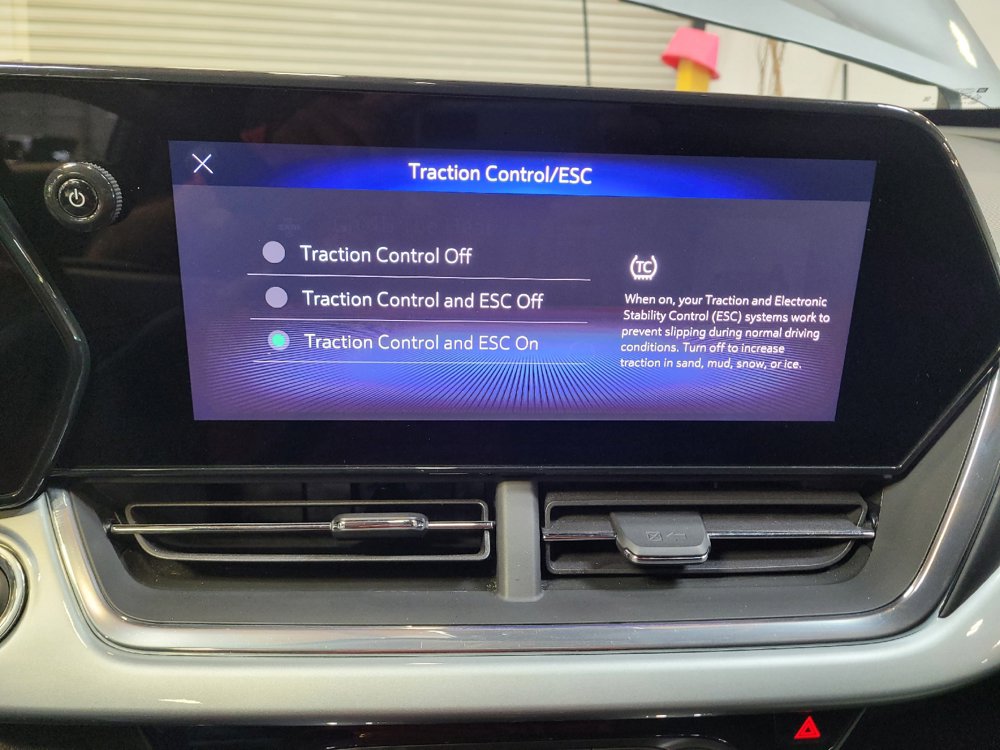 Used 2025 Chevrolet Trax LT w/ LT Convenience Package FWD image 25