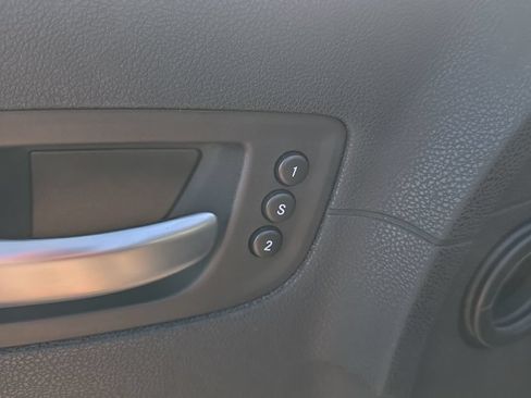 Used 2019 Chrysler 300 Limited RWD image 17