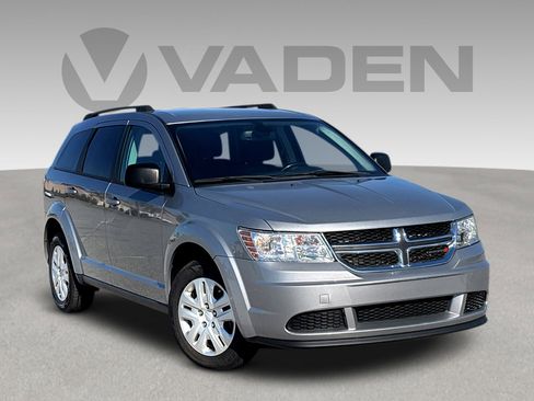Used 2020 Dodge Journey SE w/ SE Popular Equipment Group image 1