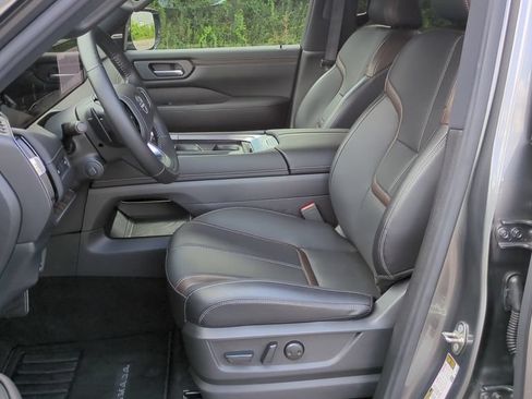 Used 2025 Nissan Armada SL w/ Captain's Chari Seat Package AWD/4WD image 11