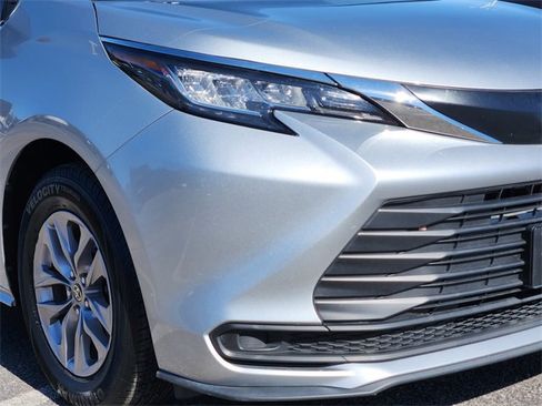 Certified 2022 Toyota Sienna LE image 6