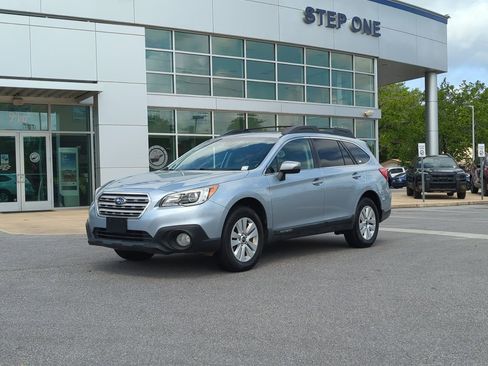 Used 2017 Subaru Outback 2.5i Premium image 2