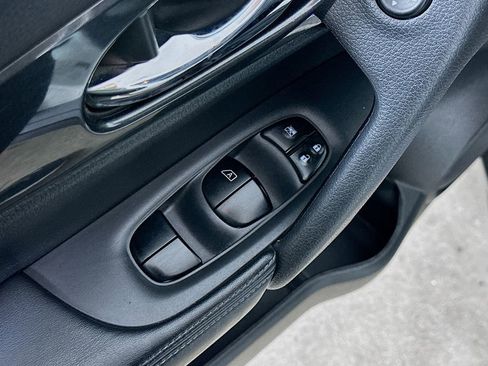 Used 2017 Nissan Rogue SV w/ Midnight Edition Package image 20