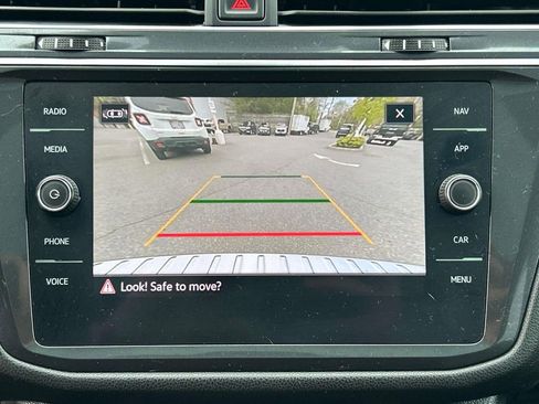 Used 2022 Volkswagen Tiguan SEL R-Line AWD/4WD image 27