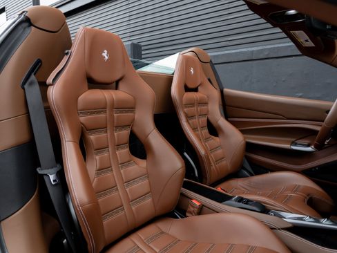 Certified 2022 Ferrari F8 Tributo image 17