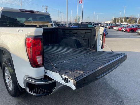 Used 2022 GMC Sierra 1500 SLE image 25
