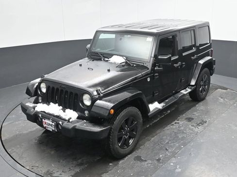 Used 2014 Jeep Wrangler Unlimited Sahara image 38