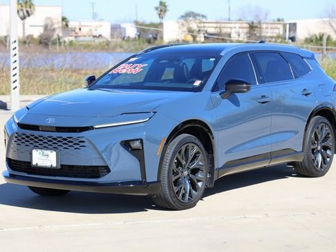 Certified 2025 Toyota Crown Signia w/ Advanced Technology Package image 3