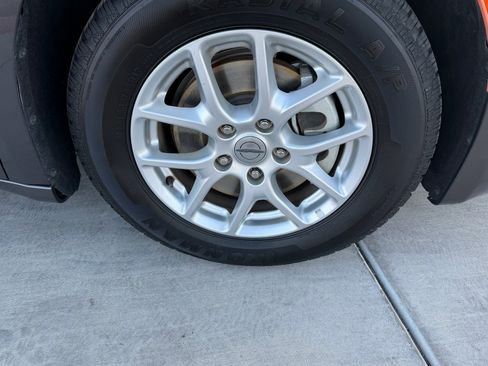 Used 2023 Chrysler Voyager LX image 26