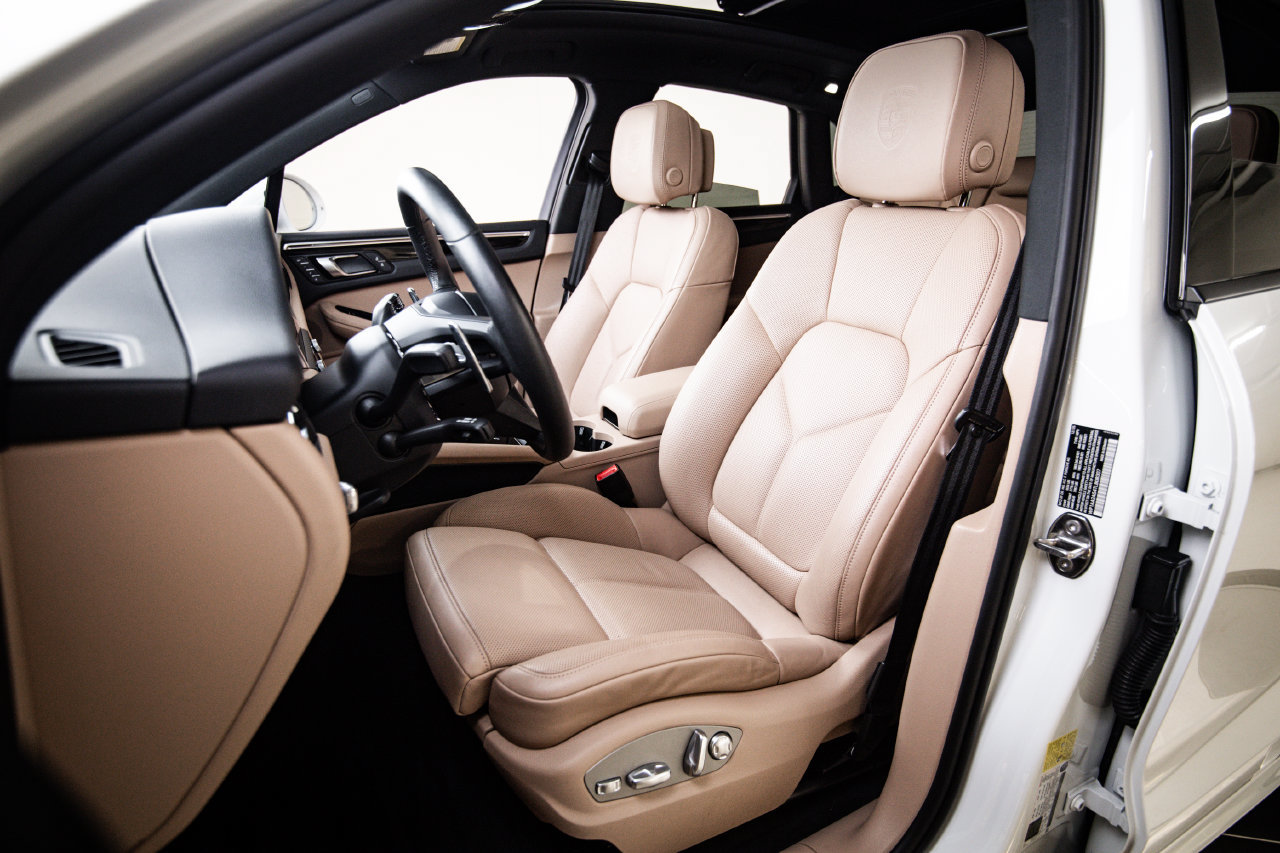 Certified 2026 Porsche Macan AWD/4WD image 5