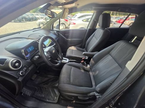 Used 2016 Chevrolet Trax LT FWD image 12