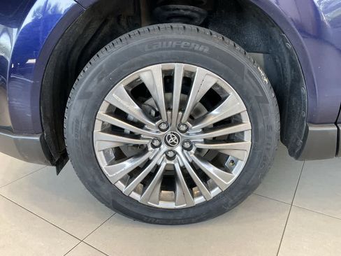 Used 2021 Toyota Venza XLE w/ Softex Package AWD/4WD image 13