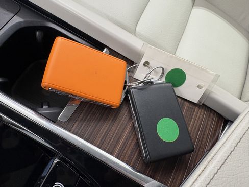 Used 2022 Volvo XC60 B5 Momentum image 33