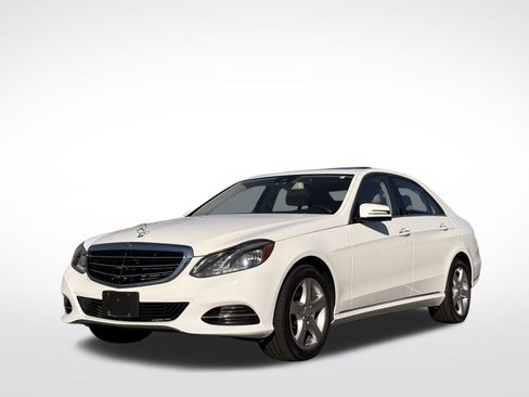 Used 2014 Mercedes-Benz E 350 4MATIC Sedan image 10