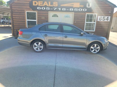 Used 2014 Volkswagen Jetta TDI FWD image 2
