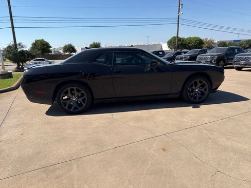 Used 2018 Dodge Challenger SXT Plus RWD image 8